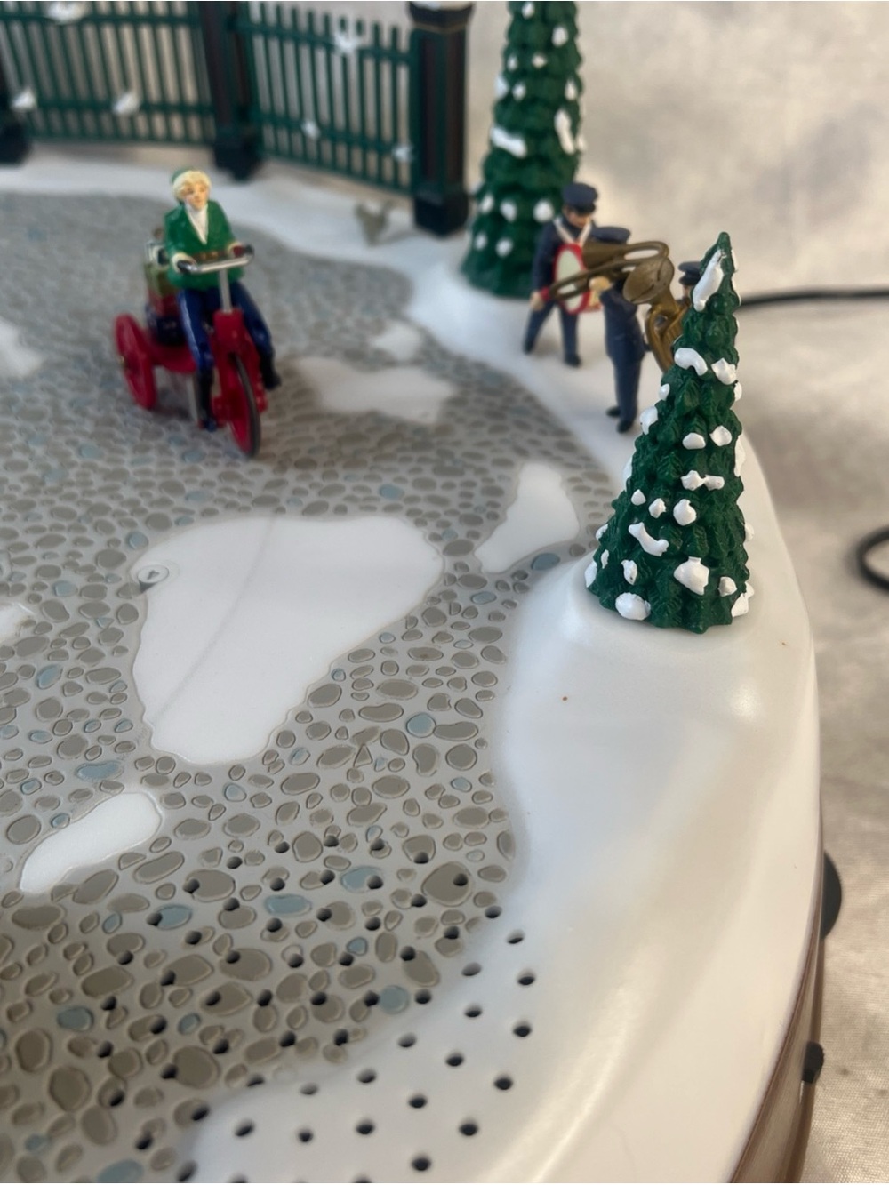 Vintage 1996 Mr Christmas Holiday in Motion animated ice skaters - Picture 12 of 16